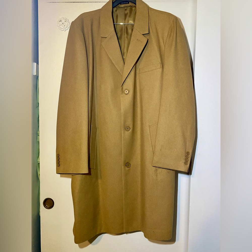 Men’s Tahari over coat, size 52R. Good condition.